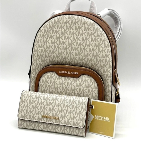 Michael Kors Jaycee Medium Zip Packet
Backpack & LG Trifold Wallet Vanilla main image 10